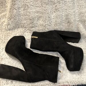 Gorgeous Ladies Guess Boots